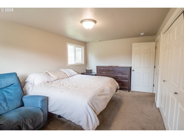 76377 MOSBY CREEK Rd, Cottage Grove, OR 97424