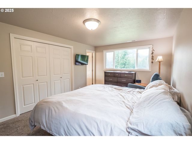 76377 MOSBY CREEK Rd, Cottage Grove, OR 97424