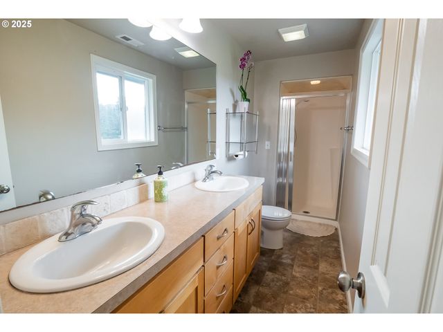 76377 MOSBY CREEK Rd, Cottage Grove, OR 97424