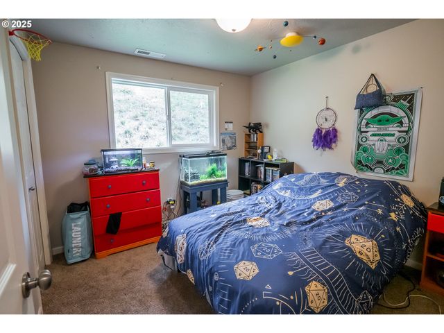 76377 MOSBY CREEK Rd, Cottage Grove, OR 97424