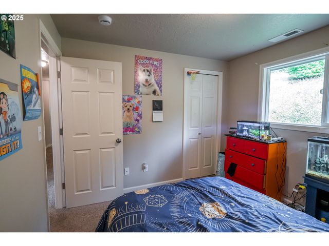 76377 MOSBY CREEK Rd, Cottage Grove, OR 97424