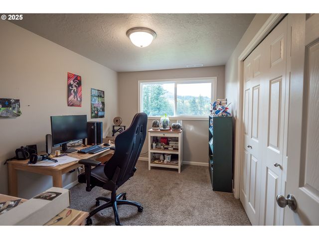 76377 MOSBY CREEK Rd, Cottage Grove, OR 97424