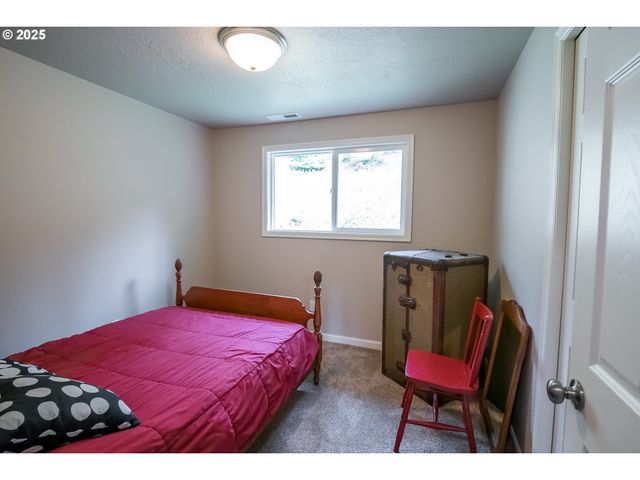 76377 MOSBY CREEK Rd, Cottage Grove, OR 97424