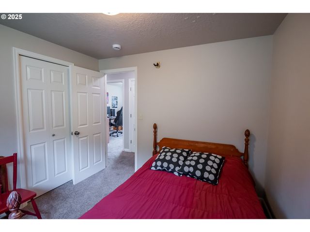 76377 MOSBY CREEK Rd, Cottage Grove, OR 97424