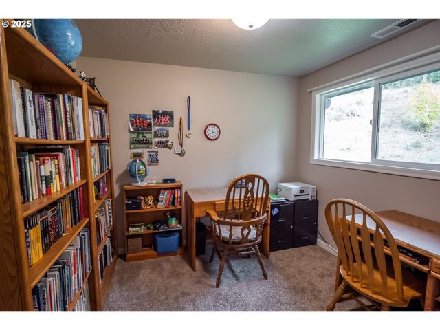 76377 MOSBY CREEK Rd, Cottage Grove, OR 97424