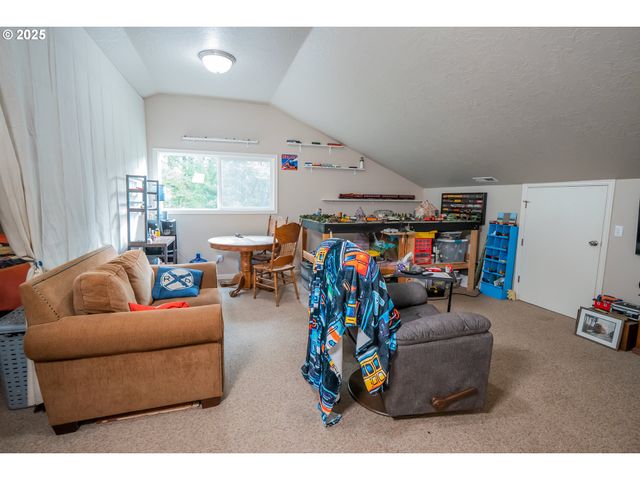 76377 MOSBY CREEK Rd, Cottage Grove, OR 97424