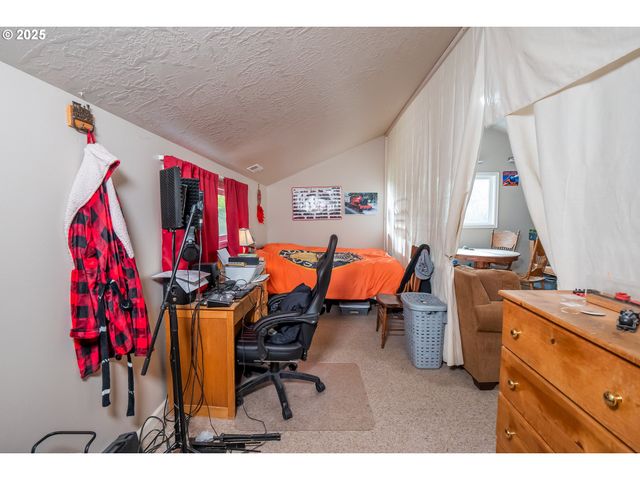 76377 MOSBY CREEK Rd, Cottage Grove, OR 97424