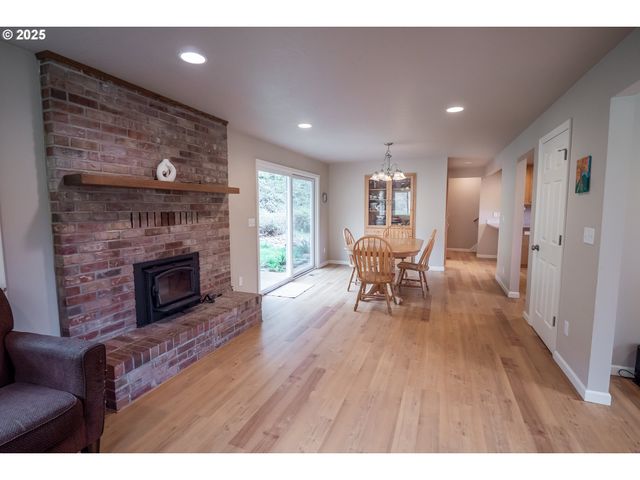 76377 MOSBY CREEK Rd, Cottage Grove, OR 97424