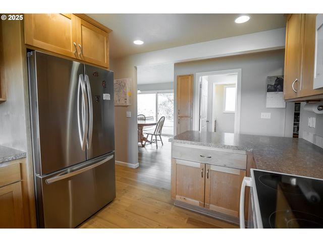 76377 MOSBY CREEK Rd, Cottage Grove, OR 97424