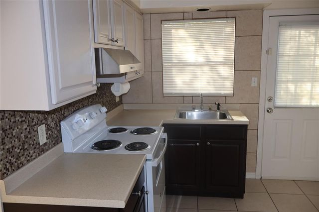 2411 W LEMON STREET B, Tampa, FL 33609