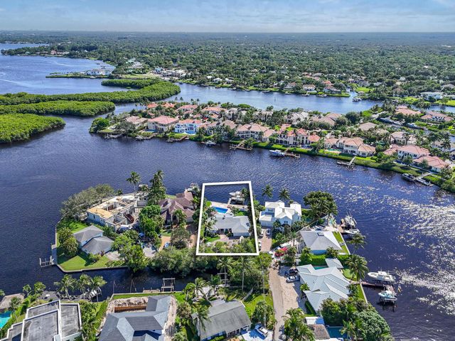 9195 SE Cove Point Street, Jupiter, FL 33469