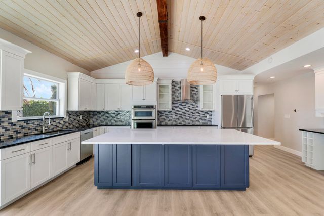 9195 SE Cove Point Street, Jupiter, FL 33469