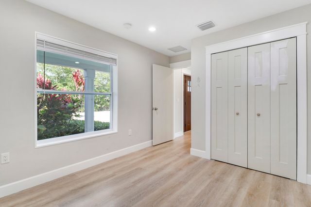 9195 SE Cove Point Street, Jupiter, FL 33469