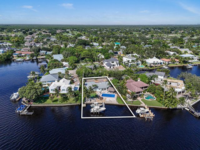 9195 SE Cove Point Street, Jupiter, FL 33469