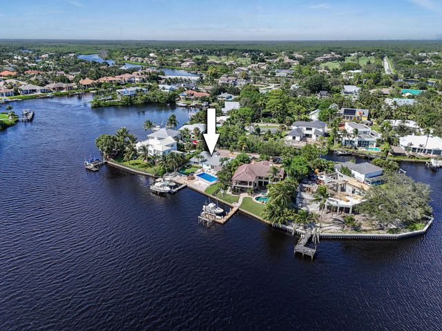 9195 SE Cove Point Street, Jupiter, FL 33469