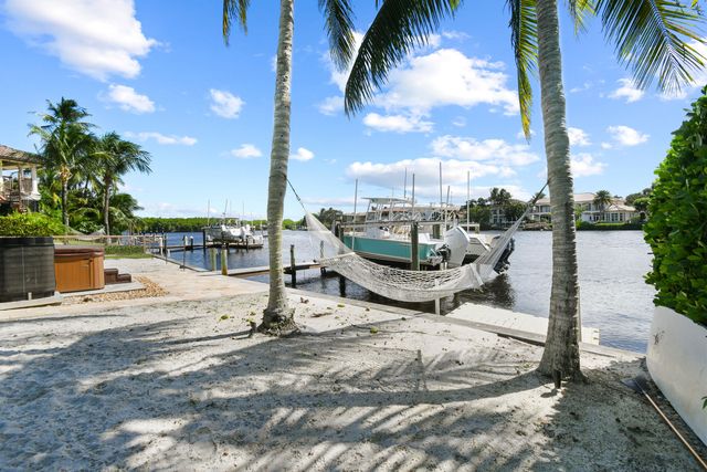 9195 SE Cove Point Street, Jupiter, FL 33469