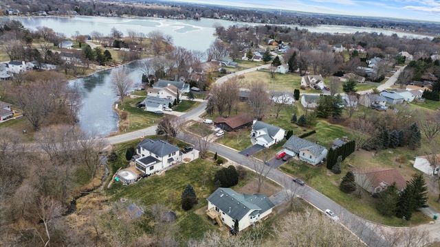 105 Constitution Drive, Poplar Grove, IL 61065