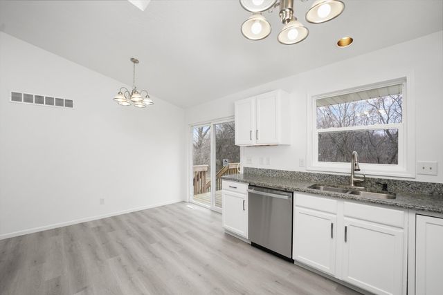 105 Constitution Drive, Poplar Grove, IL 61065