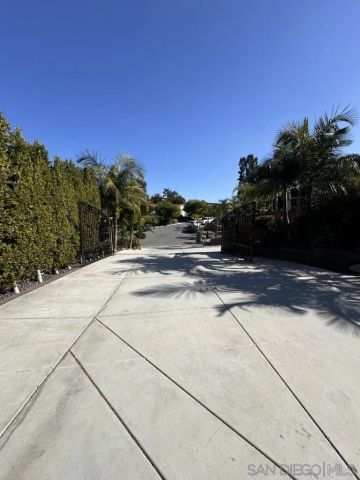 1838 El Jardin Ct, El Cajon, CA 92020