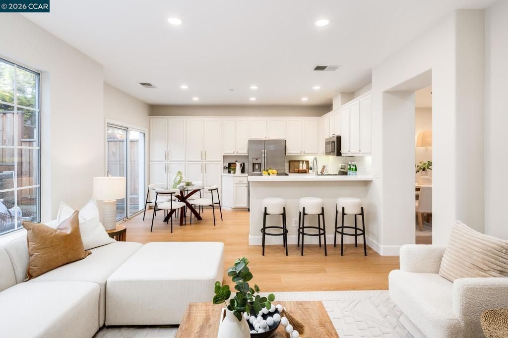 Image 10 of property listing at 170 Shadowhill Cir, San Ramon, CA 94583