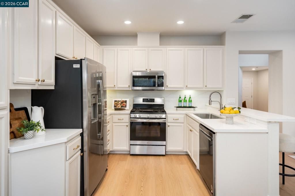 Image 13 of property listing at 170 Shadowhill Cir, San Ramon, CA 94583