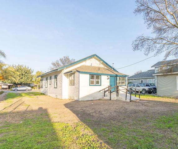 13475 Pear Street, Caruthers, CA 93609