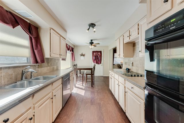 1916 J J Pearce Drive, Richardson, TX 75081