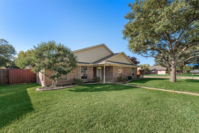 1916 J J Pearce Drive, Richardson, TX 75081