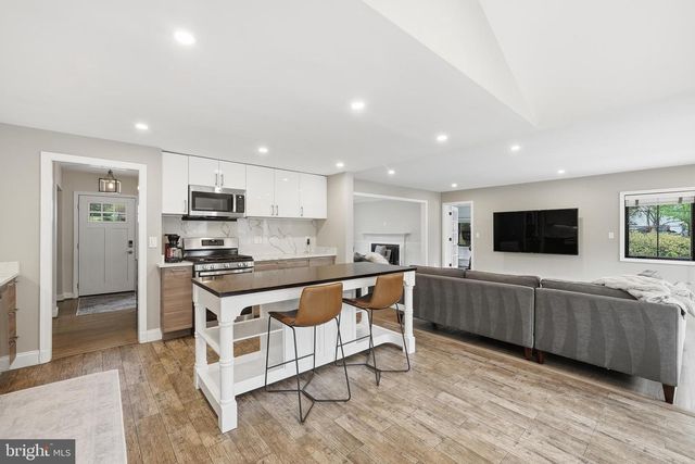10712 LOCKLAND RD, Potomac, MD 20854