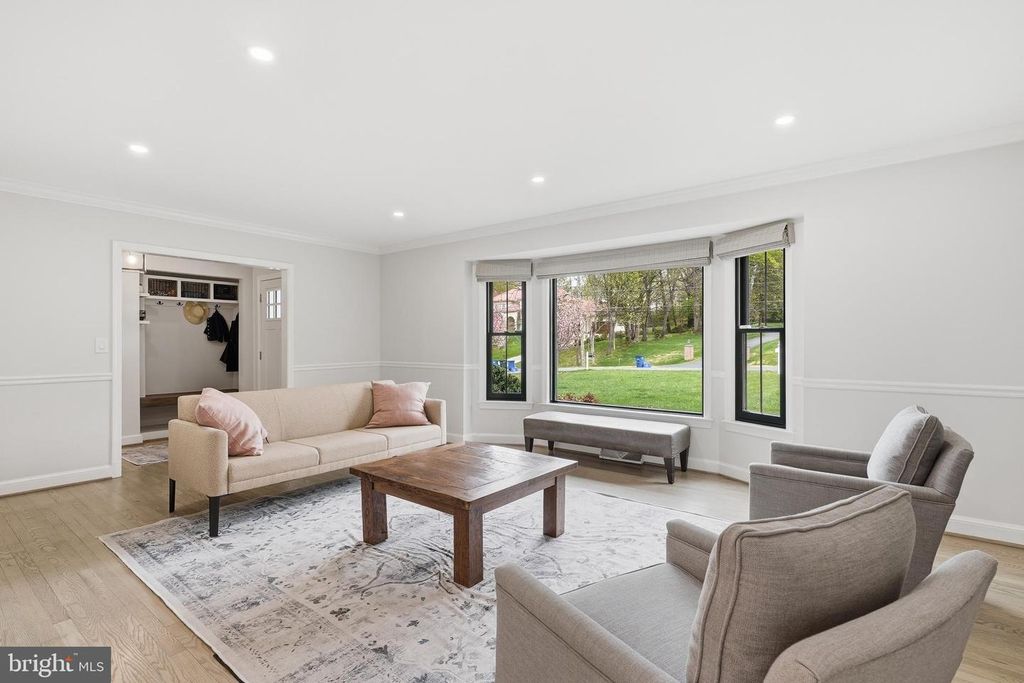 Image 11 of property listing at 10712 LOCKLAND RD, Potomac, MD 20854