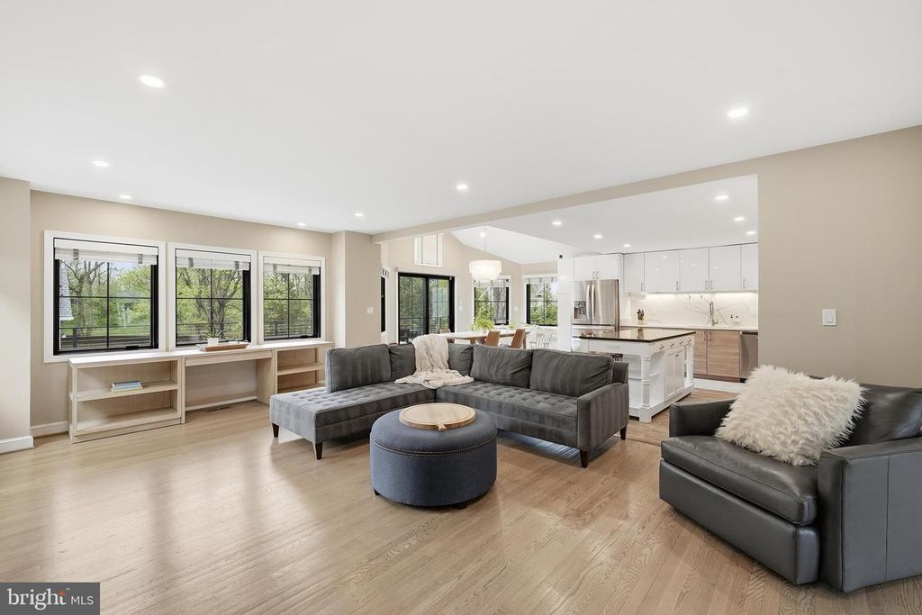 Image 12 of property listing at 10712 LOCKLAND RD, Potomac, MD 20854