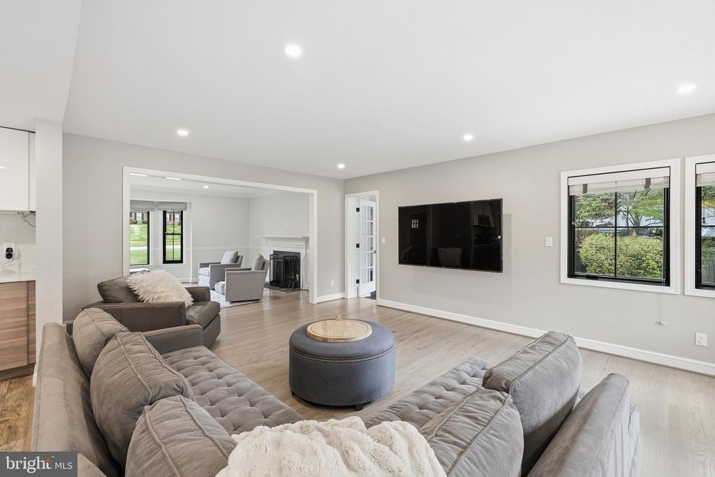 Image 14 of property listing at 10712 LOCKLAND RD, Potomac, MD 20854