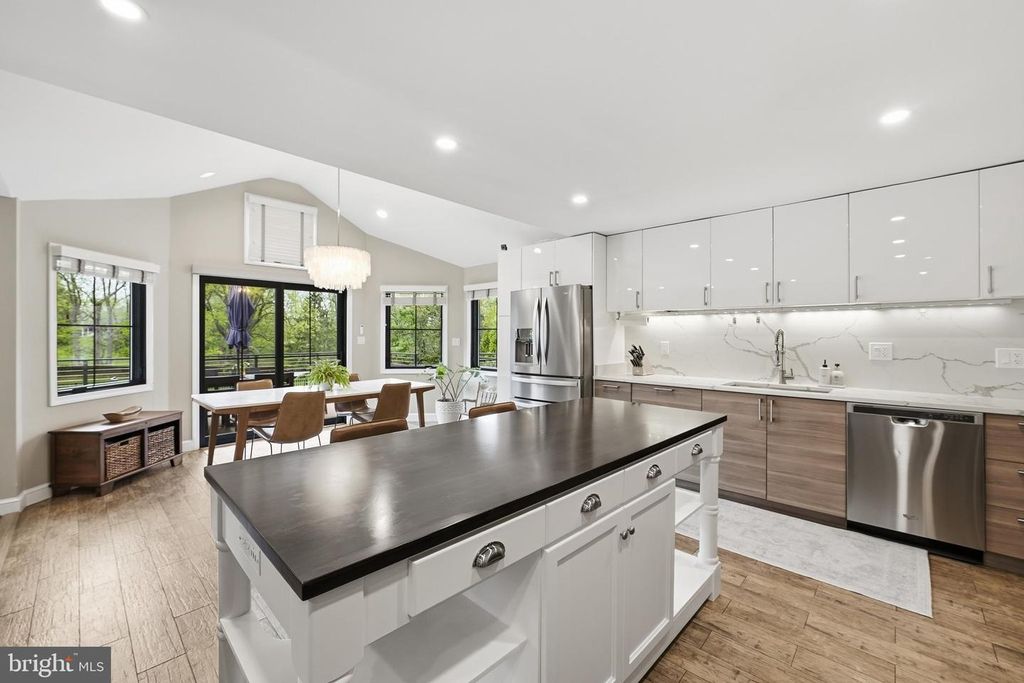 Image 16 of property listing at 10712 LOCKLAND RD, Potomac, MD 20854