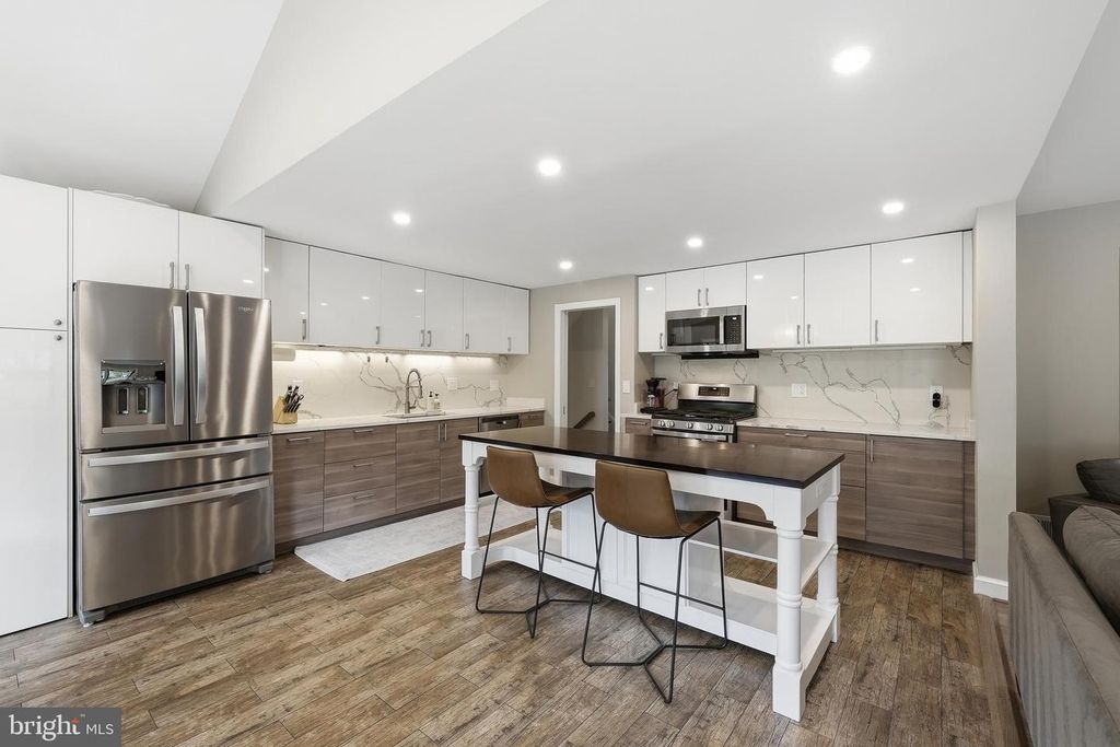 Image 19 of property listing at 10712 LOCKLAND RD, Potomac, MD 20854