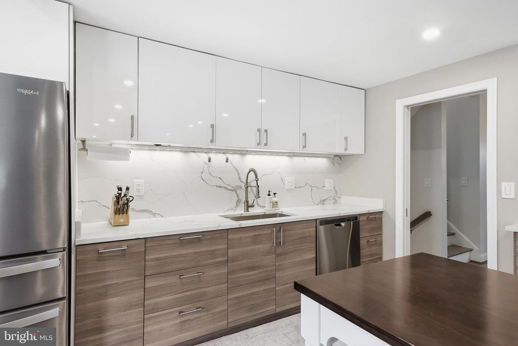 Image 20 of property listing at 10712 LOCKLAND RD, Potomac, MD 20854