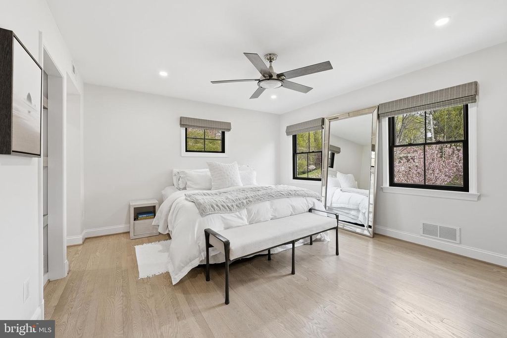 Image 25 of property listing at 10712 LOCKLAND RD, Potomac, MD 20854