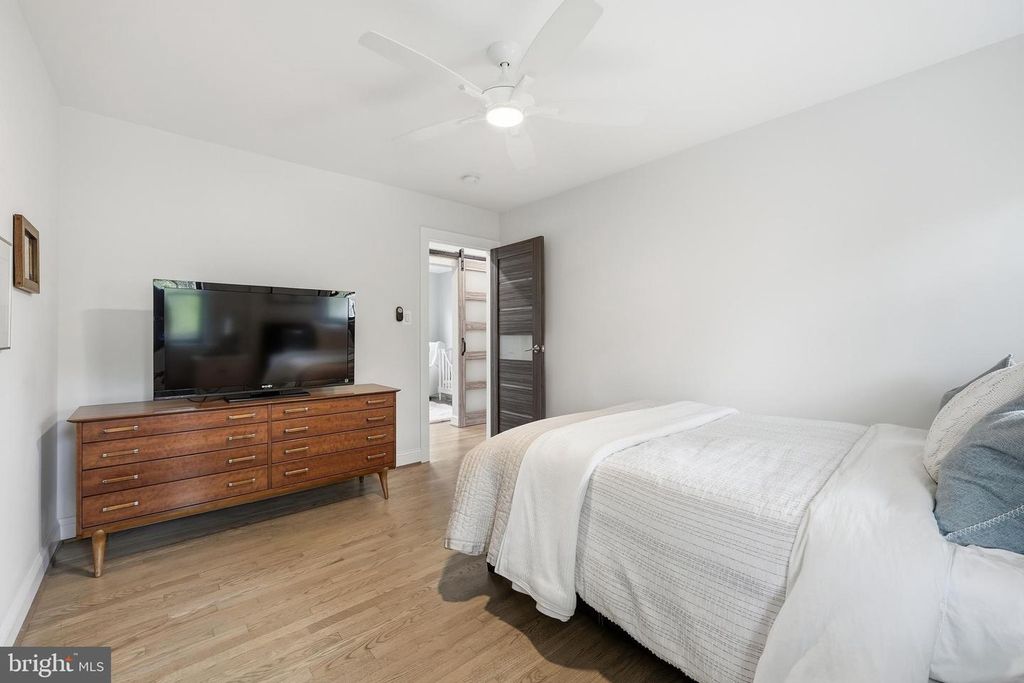 Image 32 of property listing at 10712 LOCKLAND RD, Potomac, MD 20854