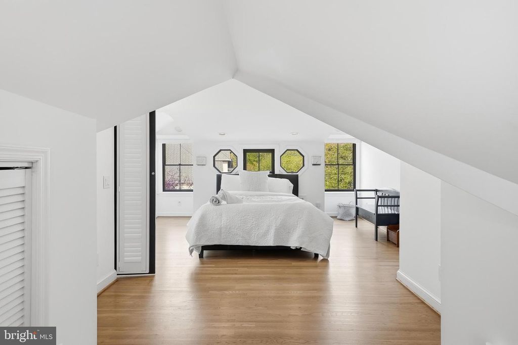 Image 41 of property listing at 10712 LOCKLAND RD, Potomac, MD 20854