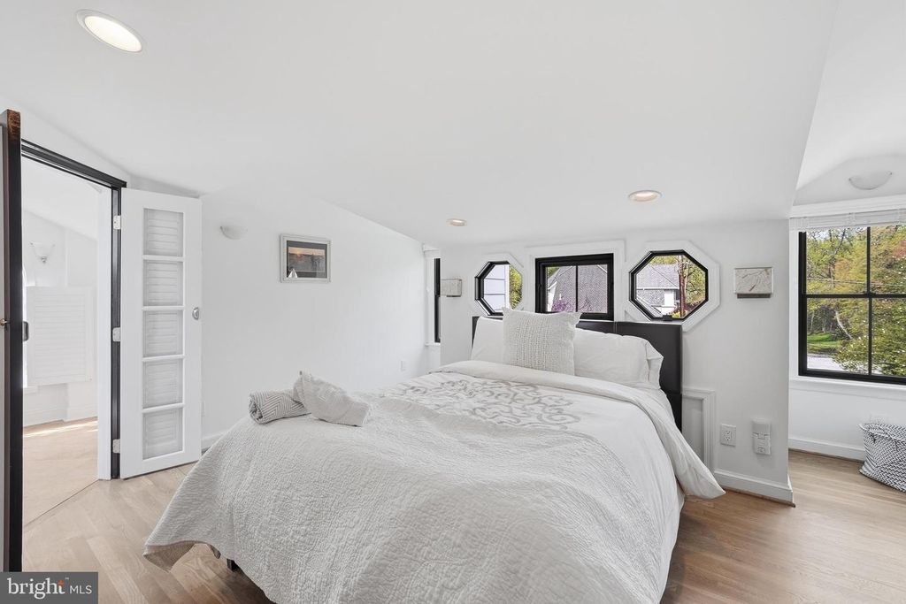 Image 42 of property listing at 10712 LOCKLAND RD, Potomac, MD 20854