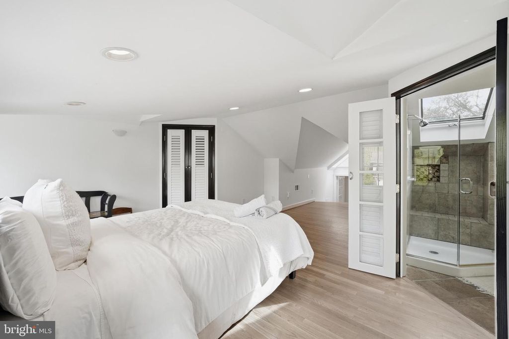 Image 43 of property listing at 10712 LOCKLAND RD, Potomac, MD 20854