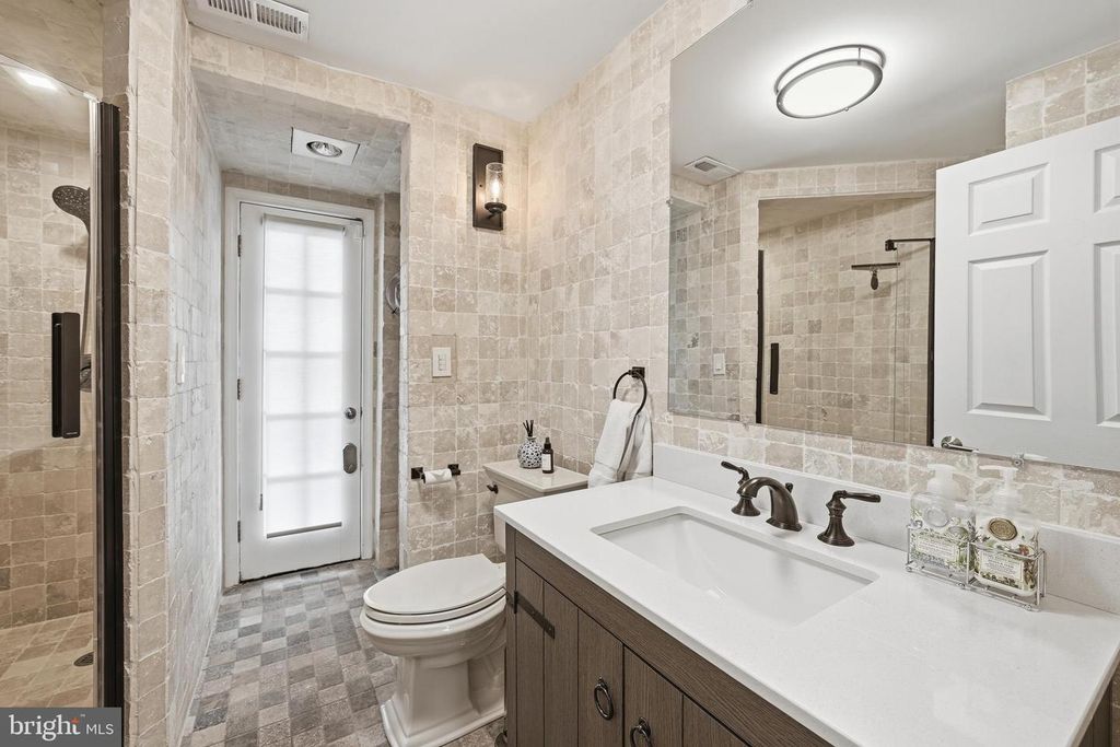 Image 47 of property listing at 10712 LOCKLAND RD, Potomac, MD 20854