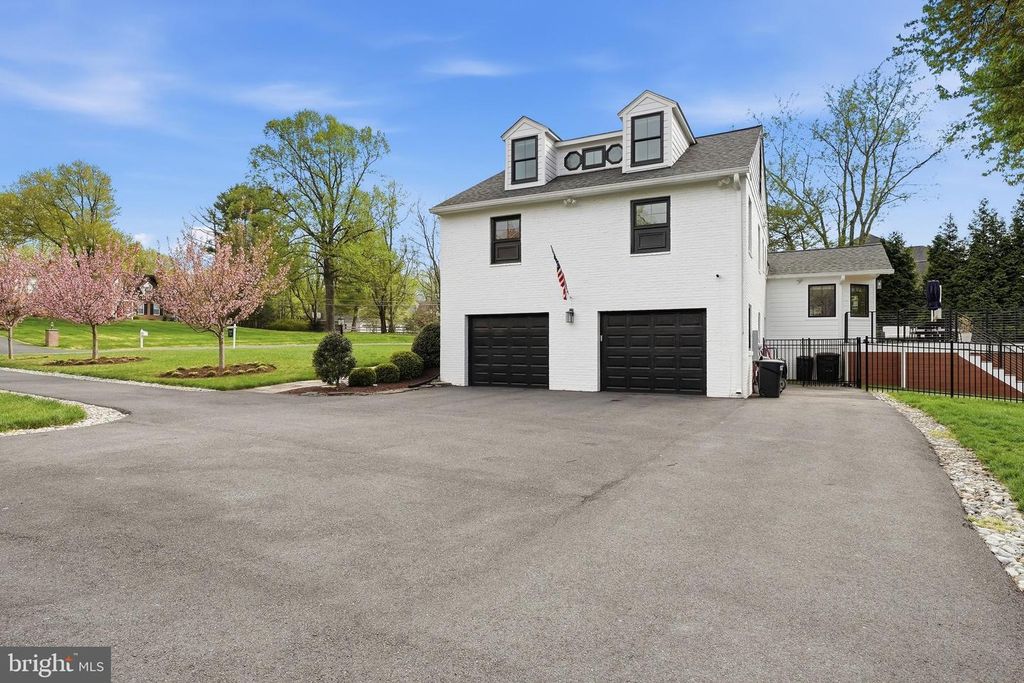 Image 66 of property listing at 10712 LOCKLAND RD, Potomac, MD 20854