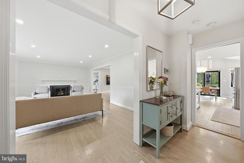 Image 7 of property listing at 10712 LOCKLAND RD, Potomac, MD 20854