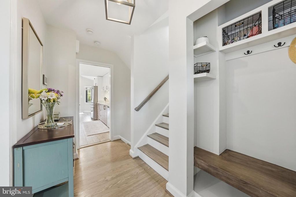 Image 8 of property listing at 10712 LOCKLAND RD, Potomac, MD 20854