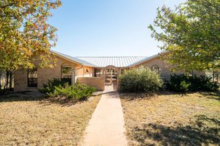 200 Roundabout Lane, Kerrville, TX 78028