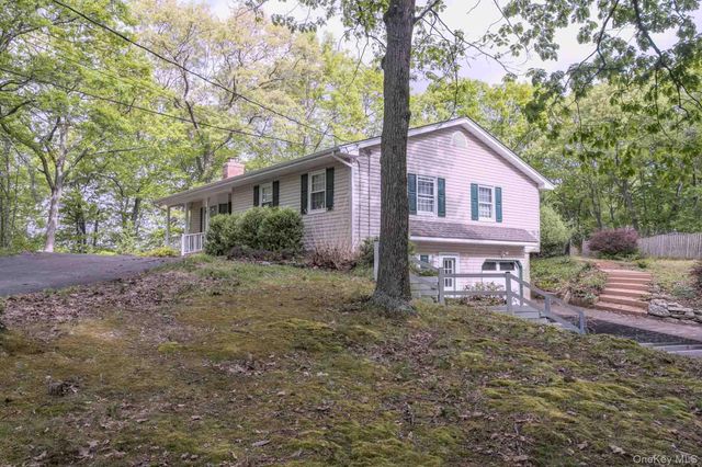 18 Southside Drive, Monroe, NY 10950