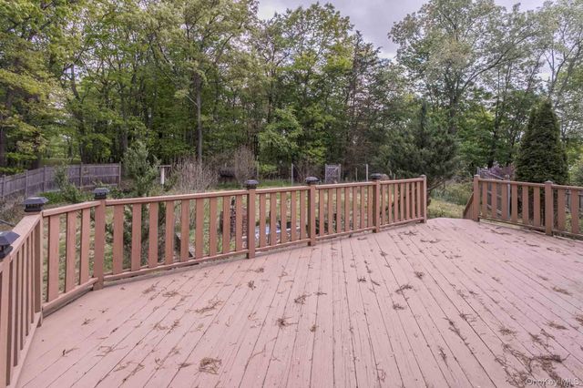 18 Southside Drive, Monroe, NY 10950