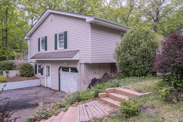 18 Southside Drive, Monroe, NY 10950