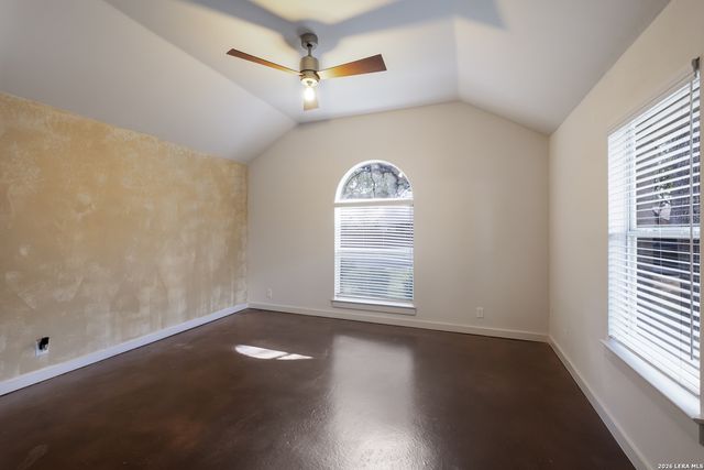 5 Carah Ct, San Antonio, TX 78216