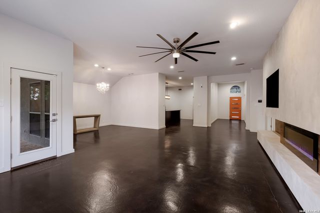 5 Carah Ct, San Antonio, TX 78216